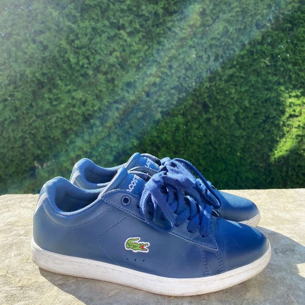 LACOSTE NAVY BLUE AND WHITE SNEAKERS SIZE 5.5